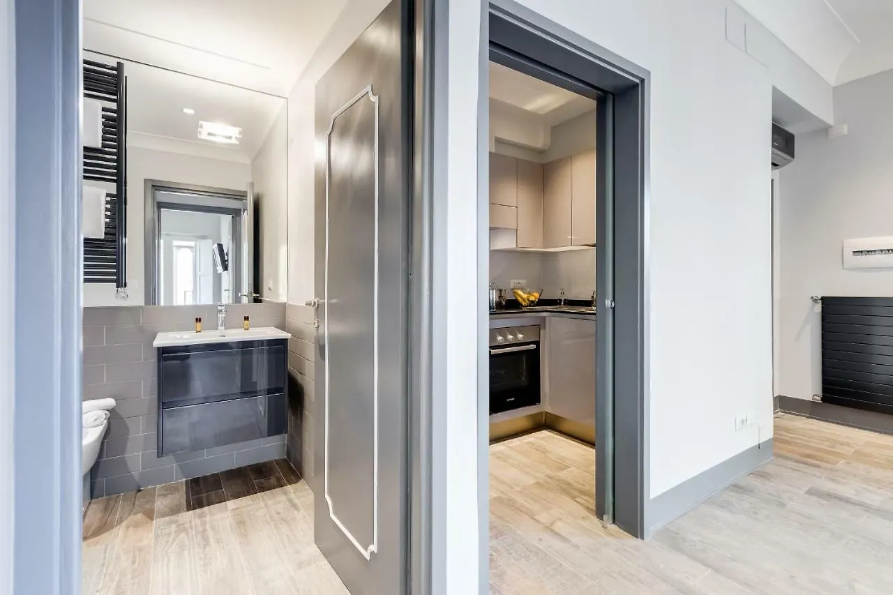 Trevi Area Penthouse Apartment Rome