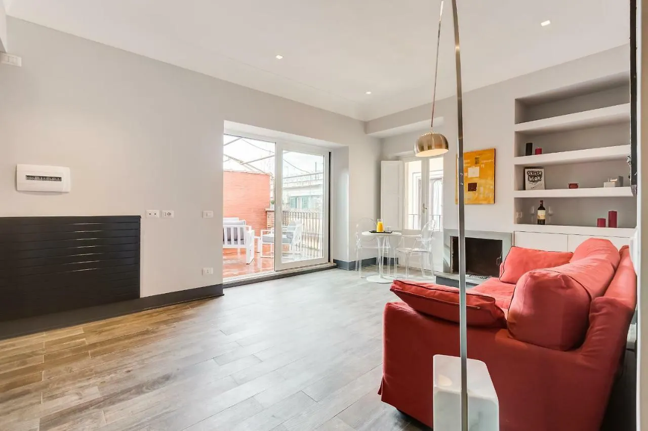 Trevi Area Penthouse Apartment Rome