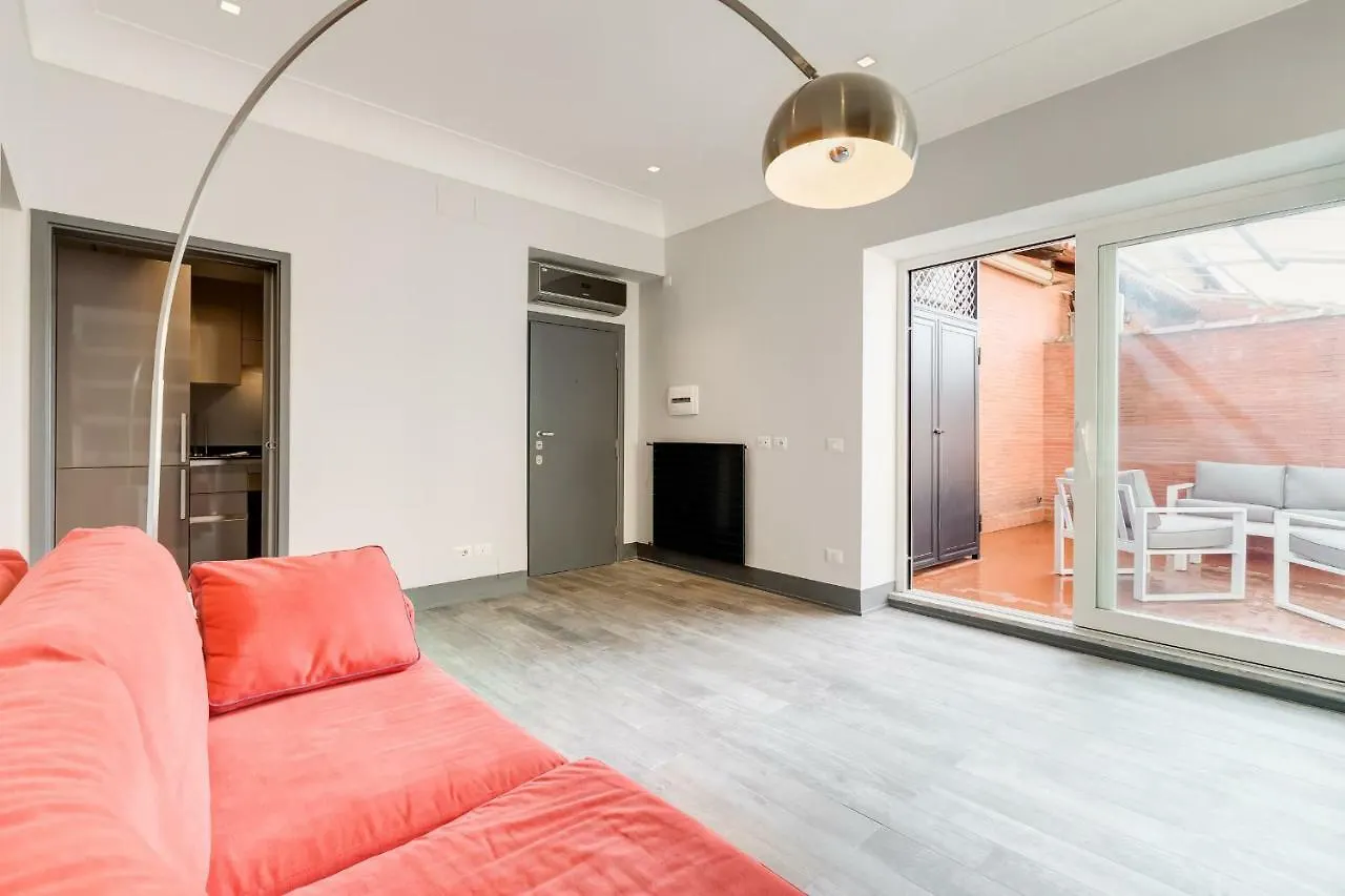 Trevi Area Penthouse Apartment Rome
