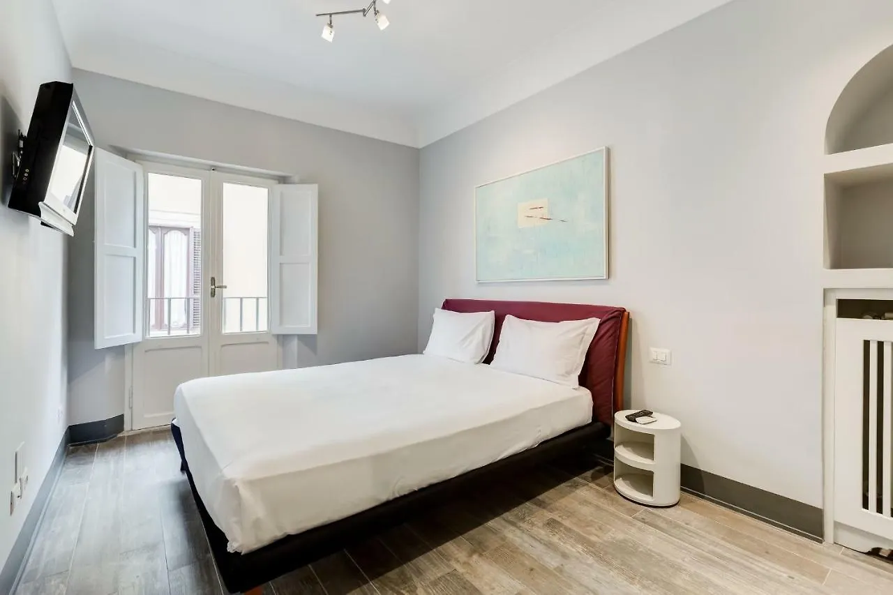 Trevi Area Penthouse Apartment Rome
