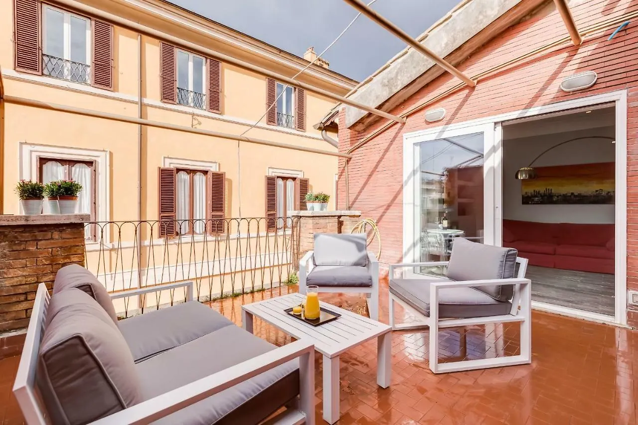 Trevi Area Penthouse Apartment Rome