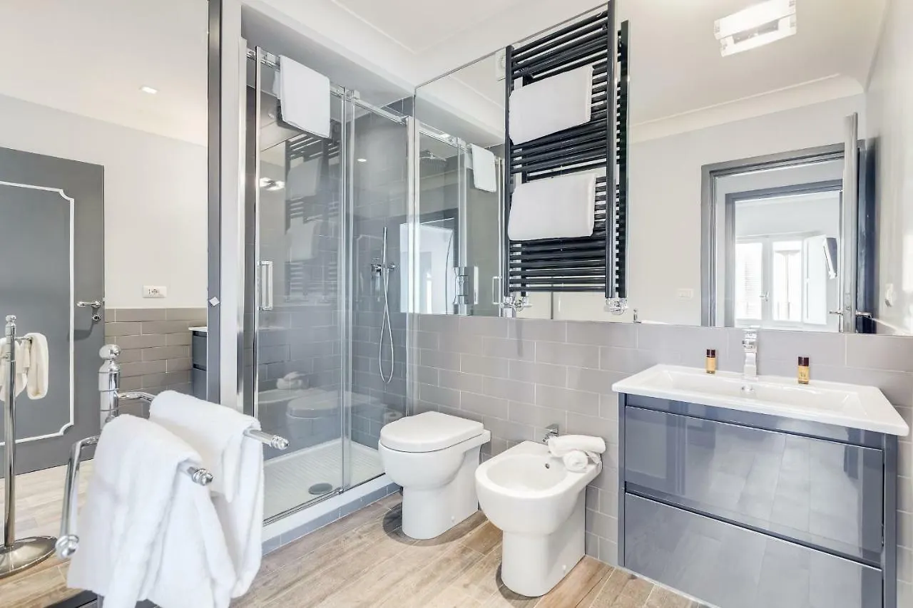 Trevi Area Penthouse Apartment Rome