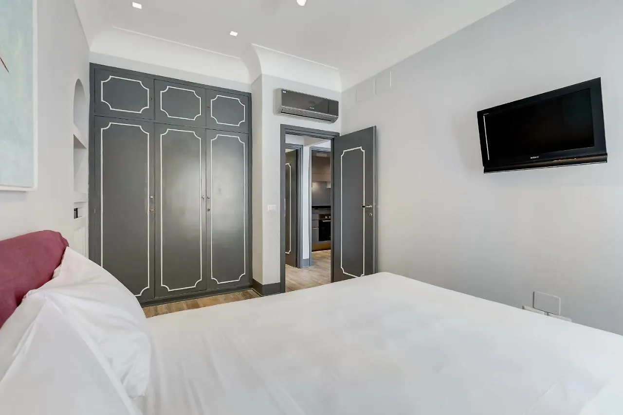 Trevi Area Penthouse Apartment Rome