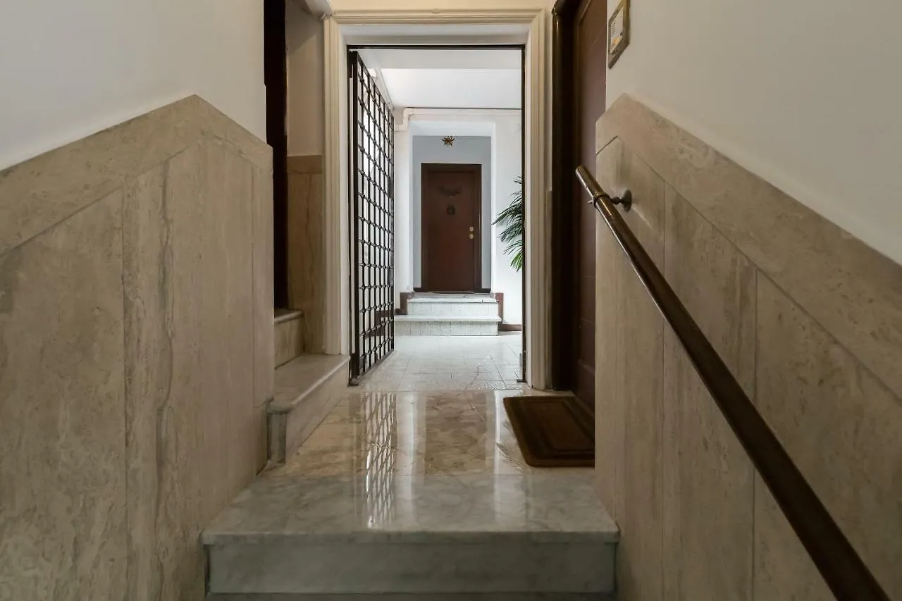 Trevi Area Penthouse Apartment Rome