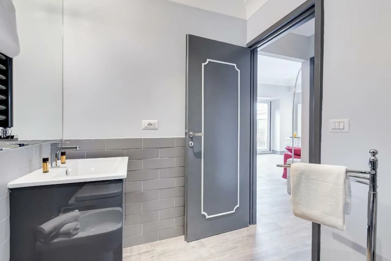 Trevi Area Penthouse Apartment Rome
